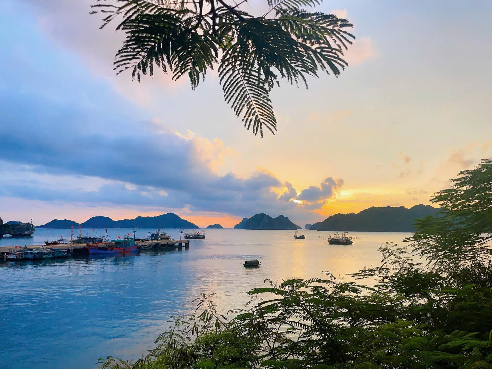Hoàng hôn Cát Bà – Bản hòa sắc của biển trời