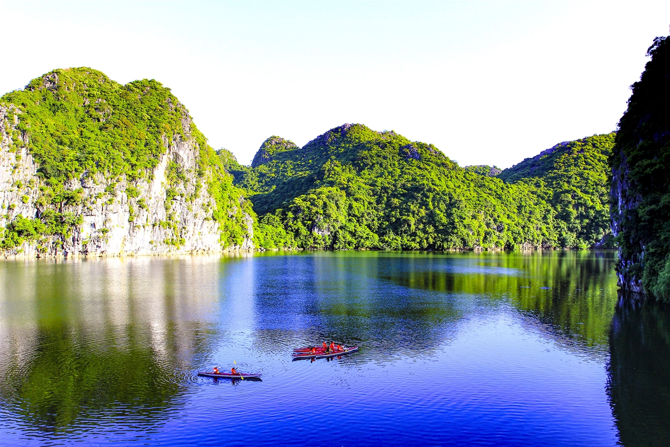 VỊNH LAN HẠ - NƠI RỪNG KỂ CHUYỆN BIỂN