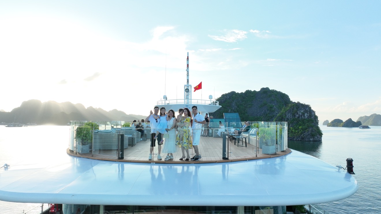Trai nghiem moi tren vinh Lan Ha Vinh Lan Ha mot trong nhung vinh dep nhat the gioi