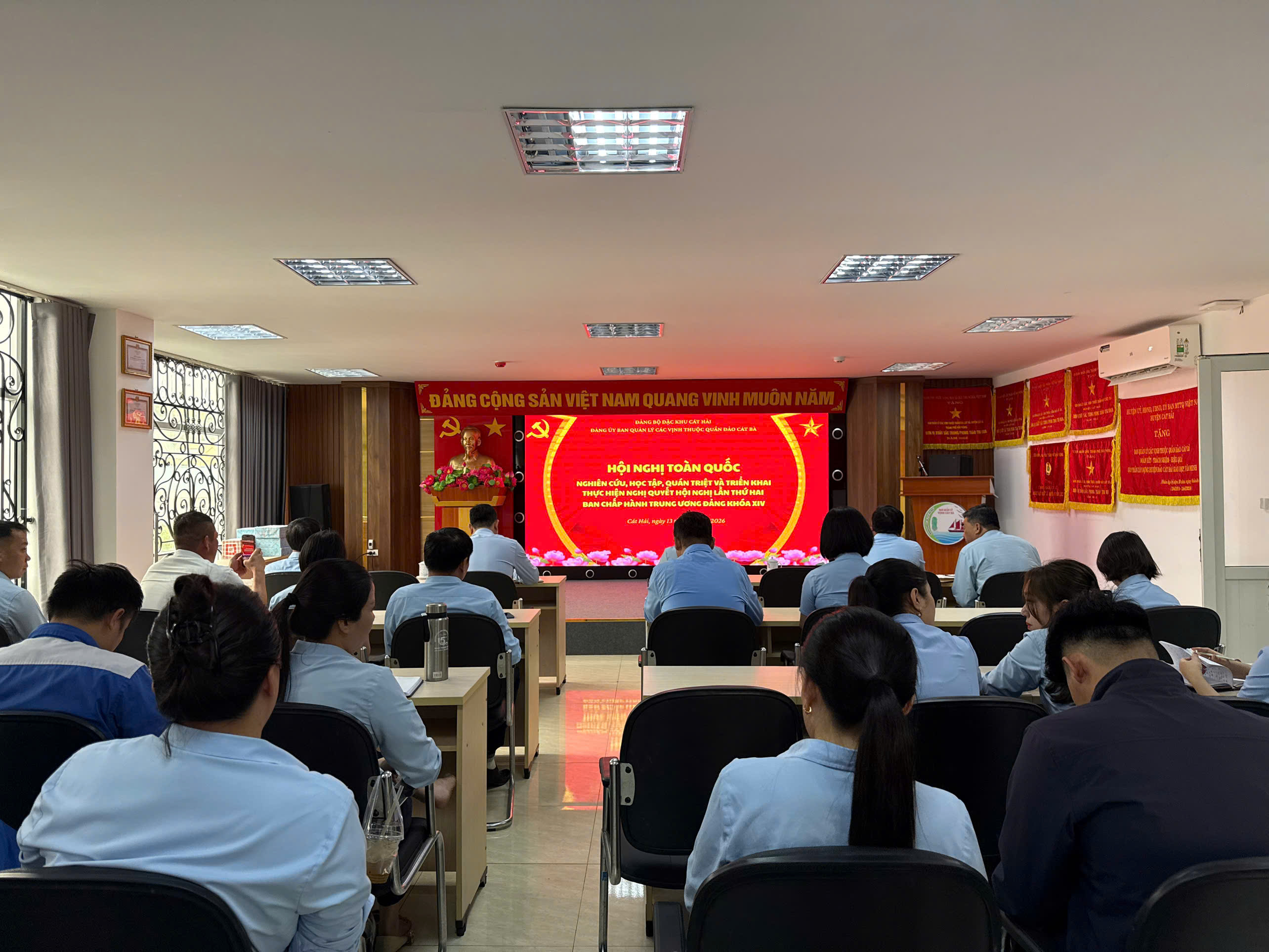 Ban Quản lý các vịnh thuộc quần đảo Cát Bà tổ chức Hội nghị nghiên cứu, học tập, quán triệt Nghị quyết Hội nghị lần thứ hai Ban Chấp hành Trung ương Đảng khóa XIV